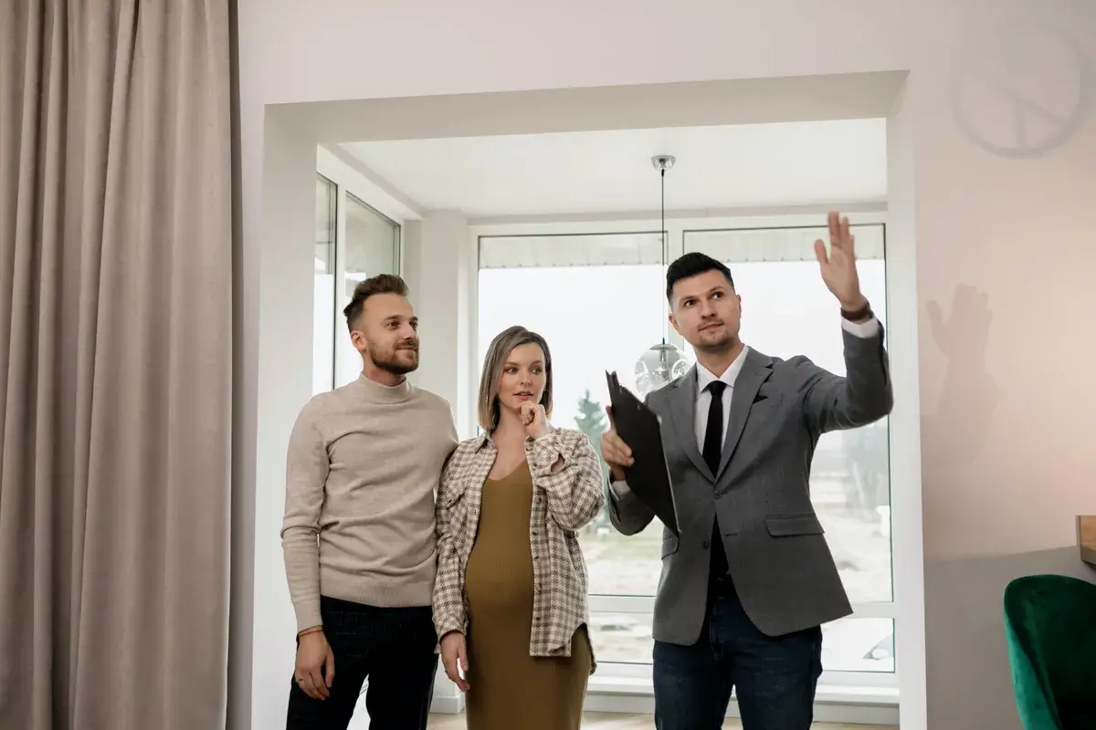 A broker guiding a first-time homebuyer couple