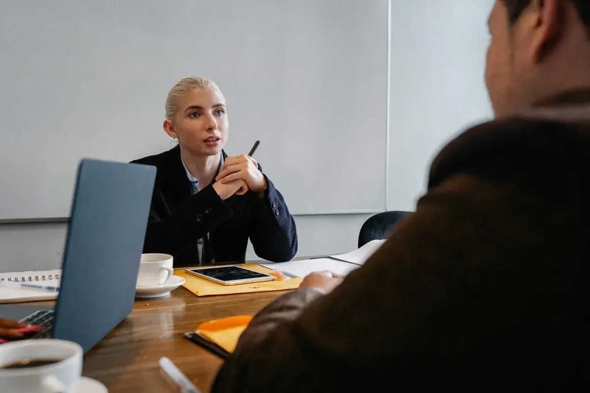 Woman learning how to be a mortgage broker